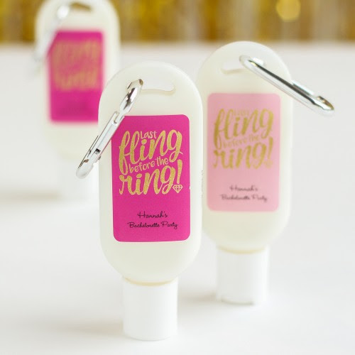 #ad Have any summer weddings coming up? Check out this items to pack for a summer wedding post from www.abrideonabudget.com.