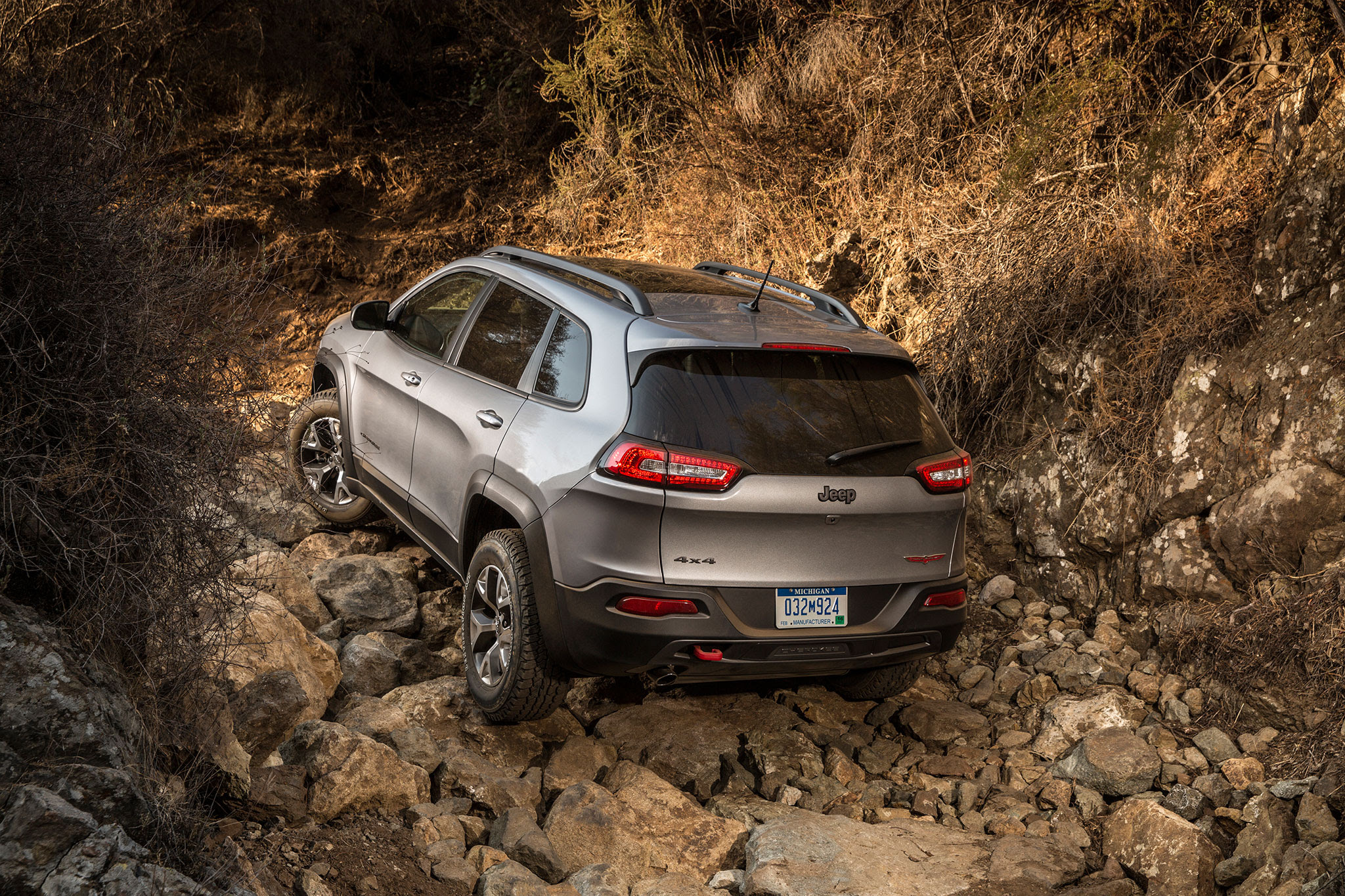 2014-Jeep-Cherokee-TrailHawk-rear-view-offroad-2