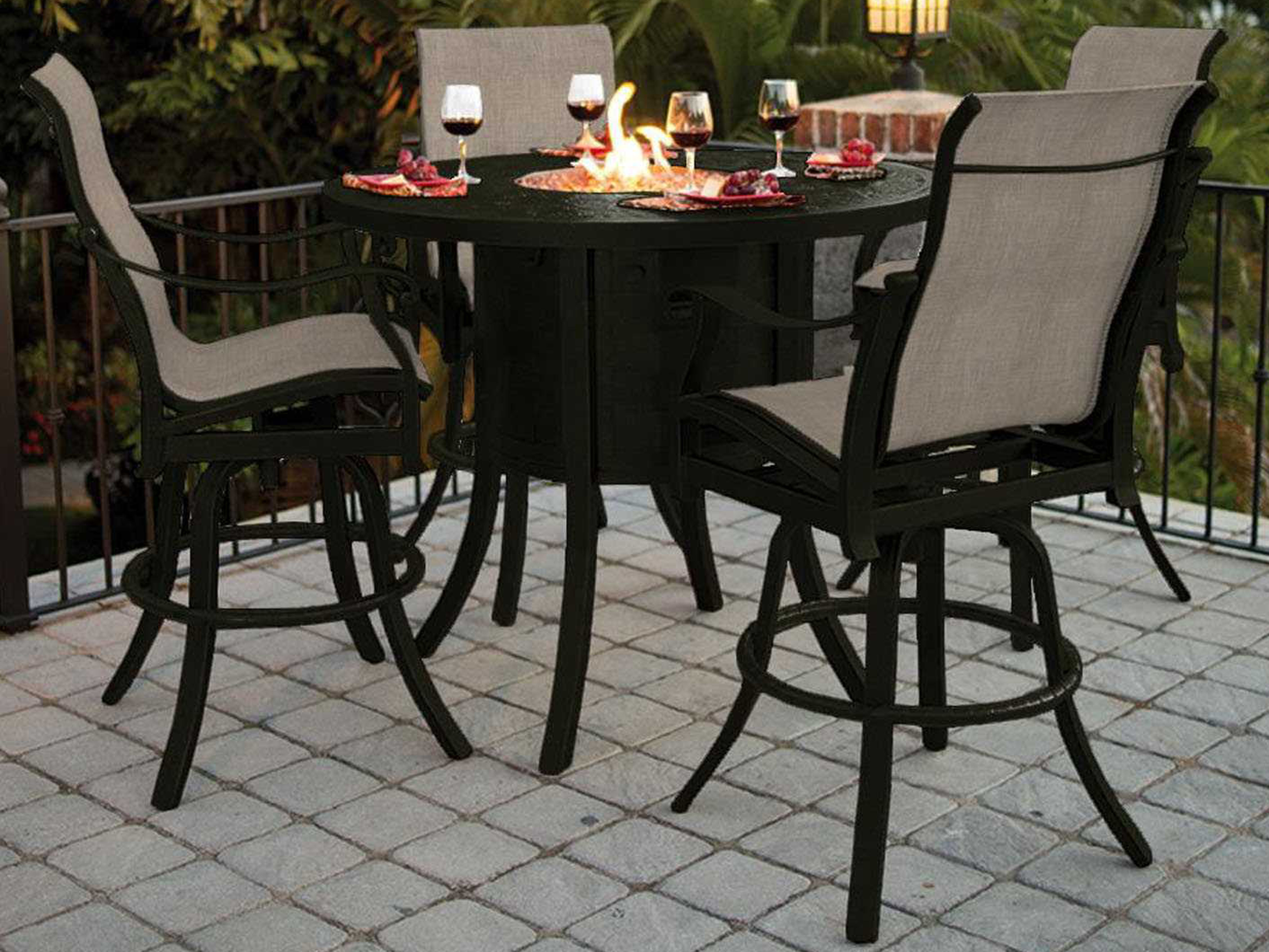 Castelle Classical Cast Aluminum 49 Round Bar Table with ...