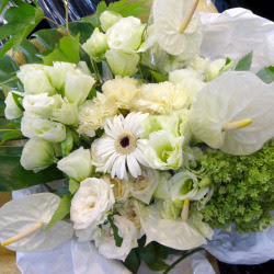神田に贈るスタンド花 二子玉川の花屋 ネイティブフラワーイーダ