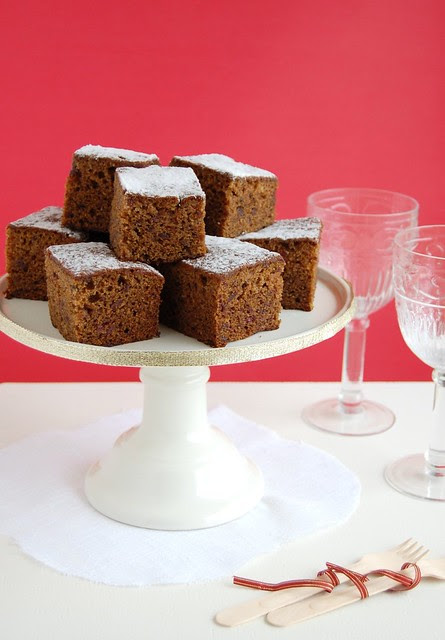 Fluffy ginger and date cake / Bolo fofinho de gengibre e tâmaras
