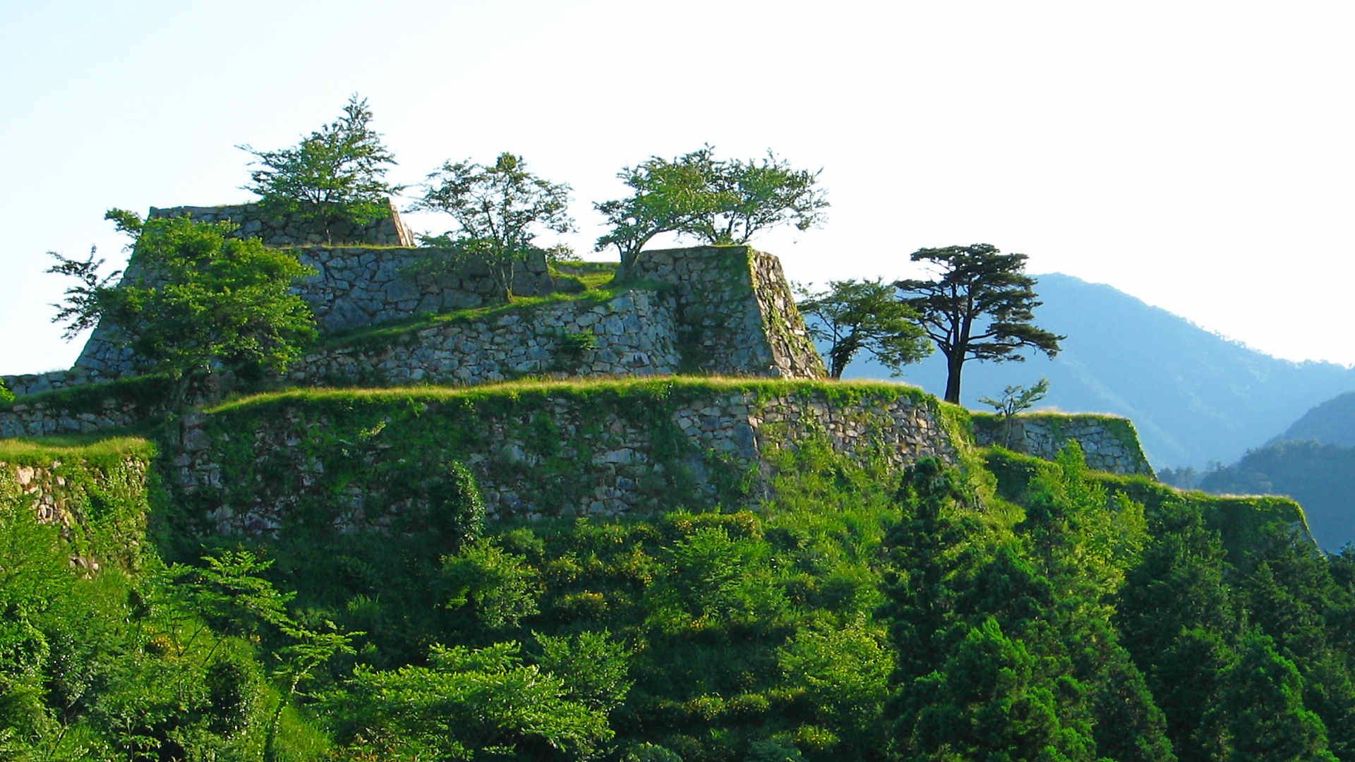 天空の城 竹田城跡の高画質壁紙写真