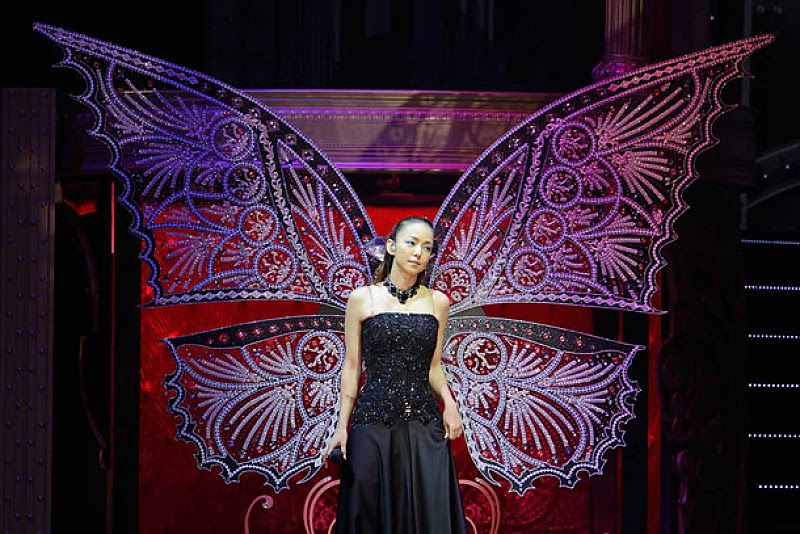 安室奈美恵 渋谷と新宿に巨大ステージセット登場 Namie Amuro Live Style 14 ライヴ オブジェ展 撮影イベント 開催 Daily News Billboard Japan