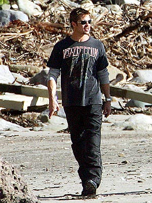 brad pitt beach