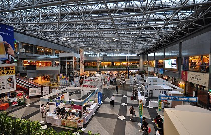 北海道の新千歳空港は まるでショッピングモール まろの逃避行 趣味の旅行記