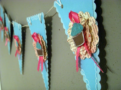 Cupcake Banner Bunting close
