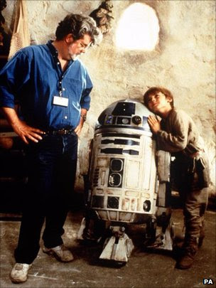George Lucas with young actor Jake Lloyd (Anakin Skywalker aka Darth Vader) and R2D2 on the set of Star Wars:Episode One:The Phantom Menace