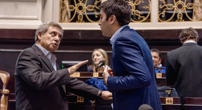 Horacio González y Manuel Mosca discuten durante el cuarto intermedio.