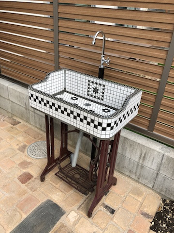 タイルシンク施工の工事のお写真もわがままを言っていただいちゃいました 作善堂 本店 モザイクタイル ガーデンシンク