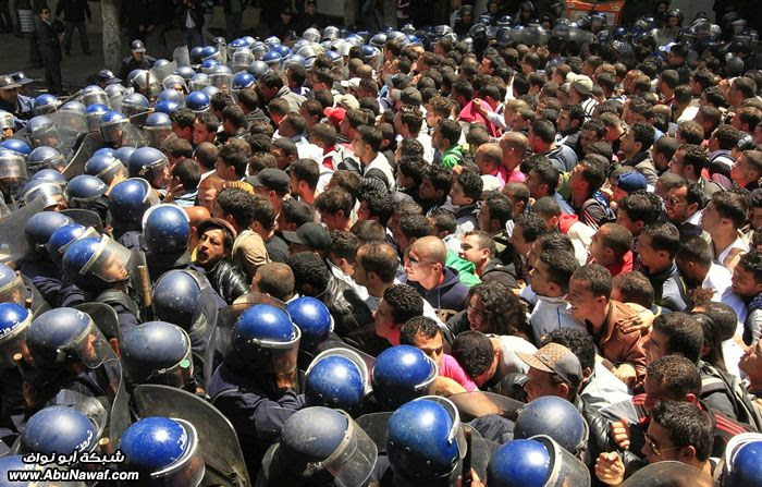 صور حول العالم : اغتيال بن لادن + أطول سيجار في العالم .. والمزيد