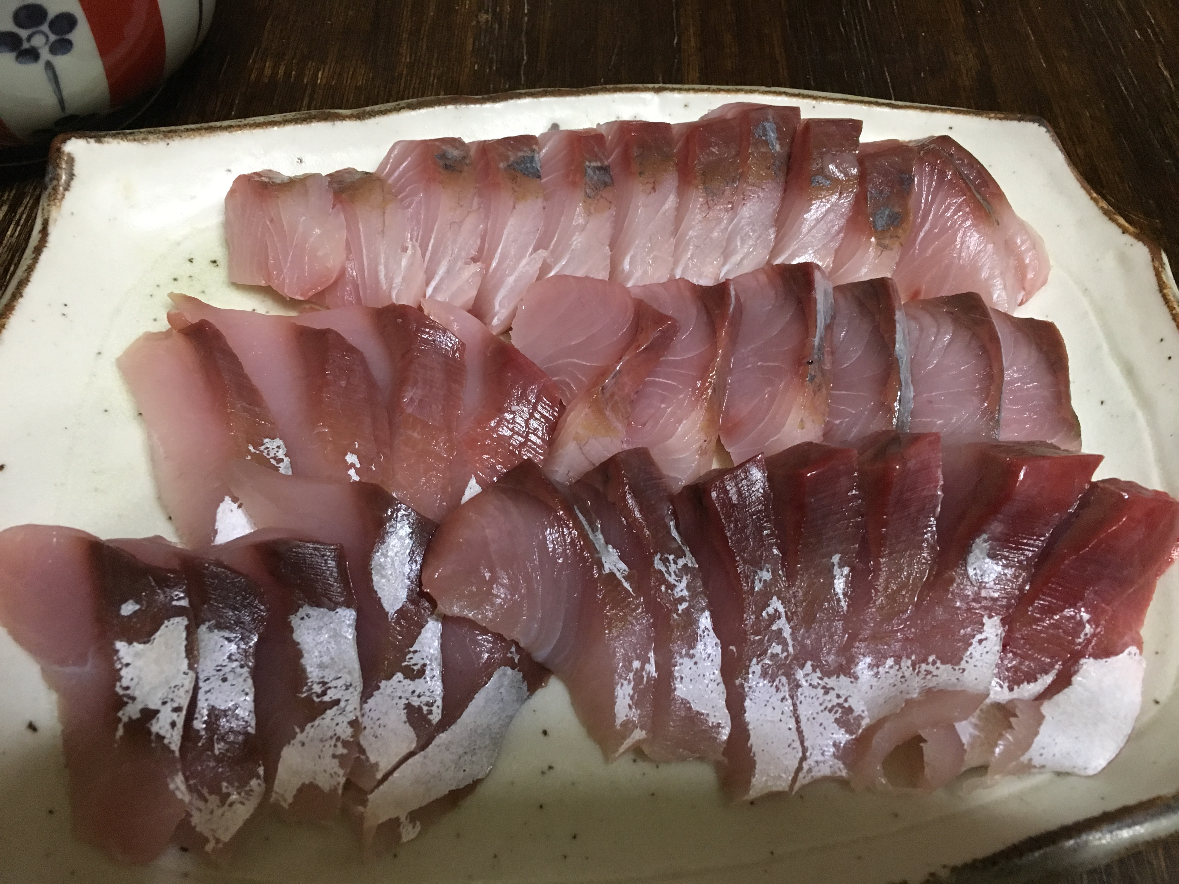 自宅でハマチの熟成魚 15日熟成を食べてみた 笑顔で暮らす小さな幸せ 黒霧島