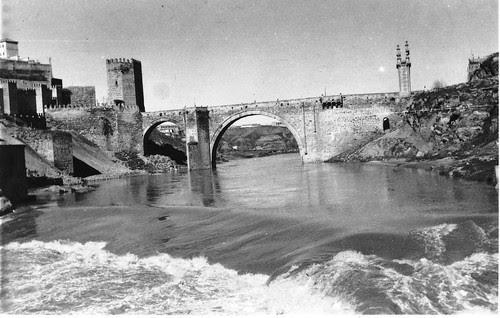 Puente de Alcántara (Toledo) en febrero de 1963. Fotografía de Eduardo Butragueño Bueno