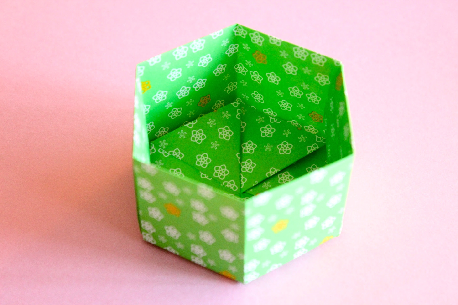 折り紙で六角形の箱の作り方