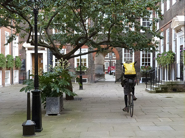 vélo dans le temple