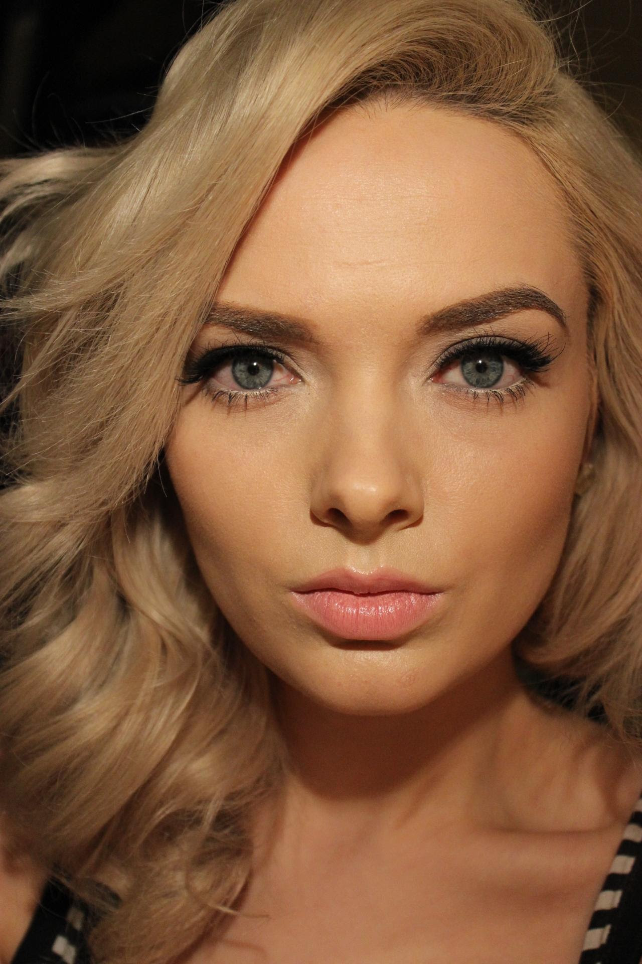  She shot to fame this twelvemonth later appearing inward The Wolf of Wall Street [Tutorial] My Margot Robbie inspired, pale daughter contouring & stride past times stride tutorial. 