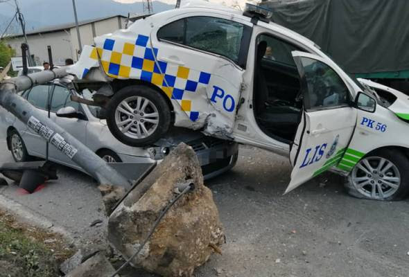 Kemalangan Kereta Peronda Tiga Kenderaan Dua Anggota Polis Cedera Astro Awani
