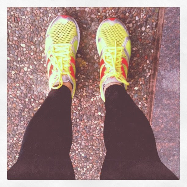 Race morning and it's a little on the cold side #oaklandmarathon