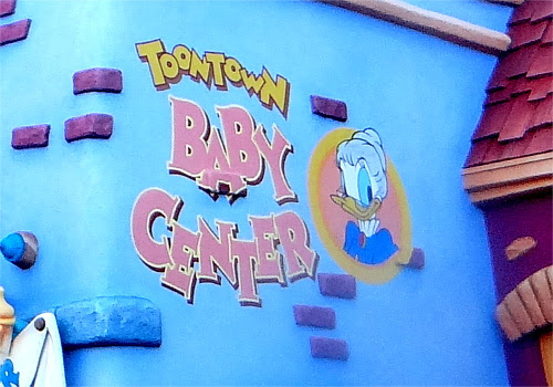 トゥーンタウンのベビーセンターに描かれたキャラクターの正体とは ディズニー裏話 雑学 トリビアが2 000話以上 ディズニーブログ じゃみログ