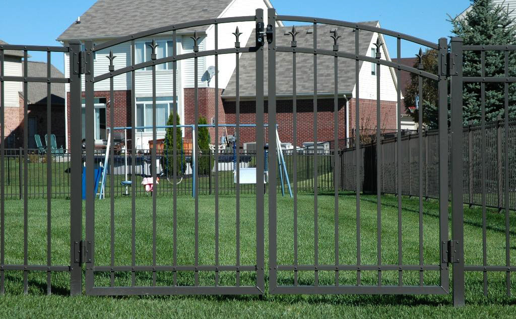 Outstanding Aluminum Fence Gates 1024 x 633 · 311 kB · jpeg