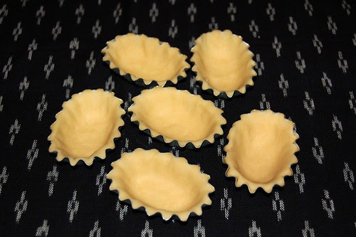 passionfruit curd meringue pies© by haalo