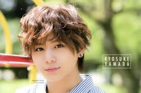 山田涼介の髪型まとめ 黒髪ストレートやパーマも 作り方やオーダー方法は J Trip