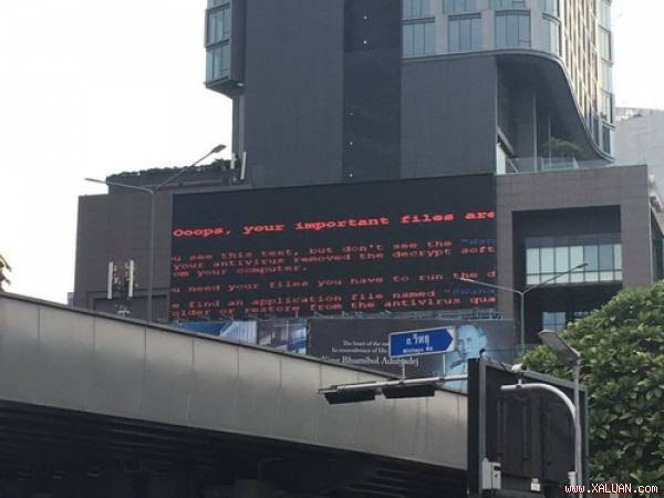 Biển quảng cáo ở Thái Lan xuất hiện thông báo đòi tiền chuộc.