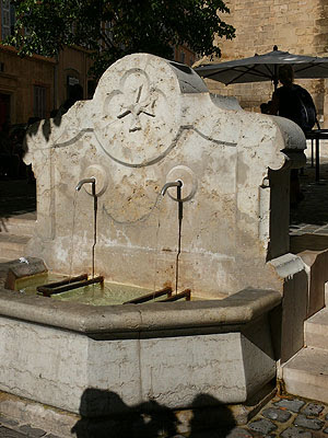 fontaine croix de Malte.jpg