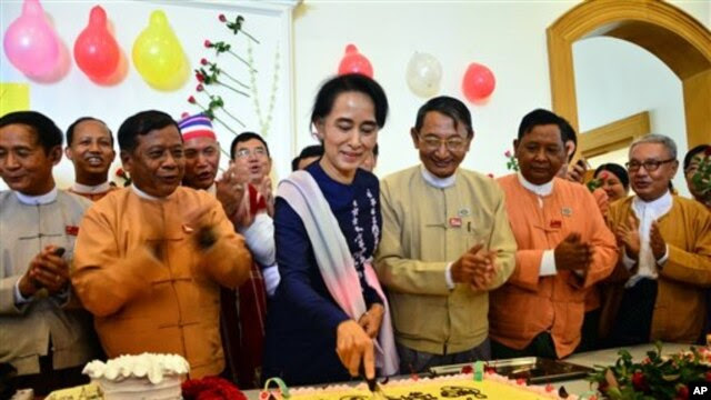 ေဒၚေအာင္ဆန္းစုၾကည္ အသက္(၇၀)ျပည့္ေမြးေန႔။ (ဇြန္ ၁၉၊ ၂၀၁၅)