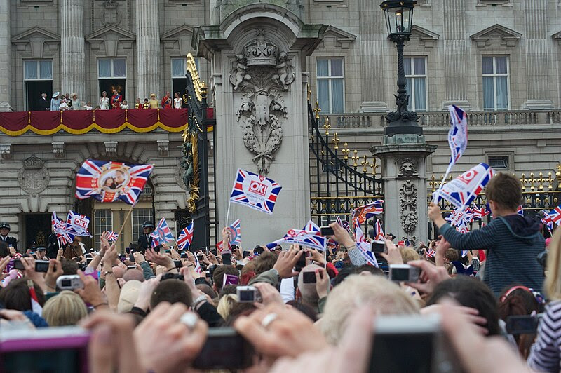 File:Wedding Prince William Balcony Buckingham Palace 2.jpg