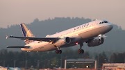 airbus a220 United Airlines N439UA A320 Takeoff Portland Airport (PDX)