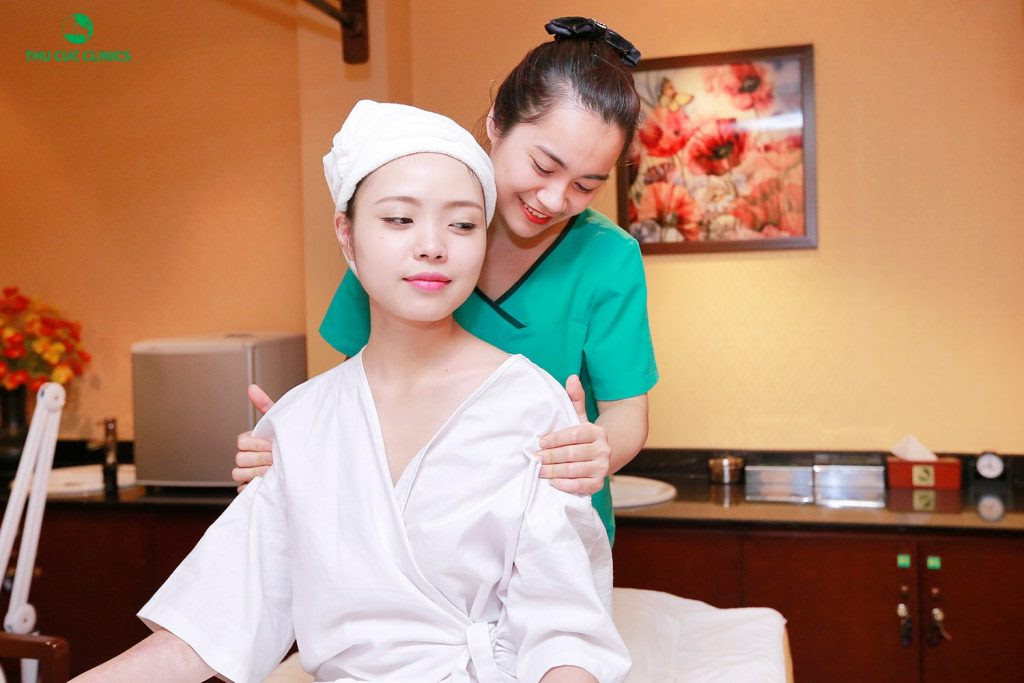 Theo đó, trị liệu bằng năng lượng đá nóng, thư giãn toàn thân với tinh dầu hay bấm huyệt chống nhức mỏi đầu vai... là lựa chọn tuyệt vời giúp xua đi mệt mỏi và lấy lại sức khỏe, tinh thần vui Xuân đón Tết.