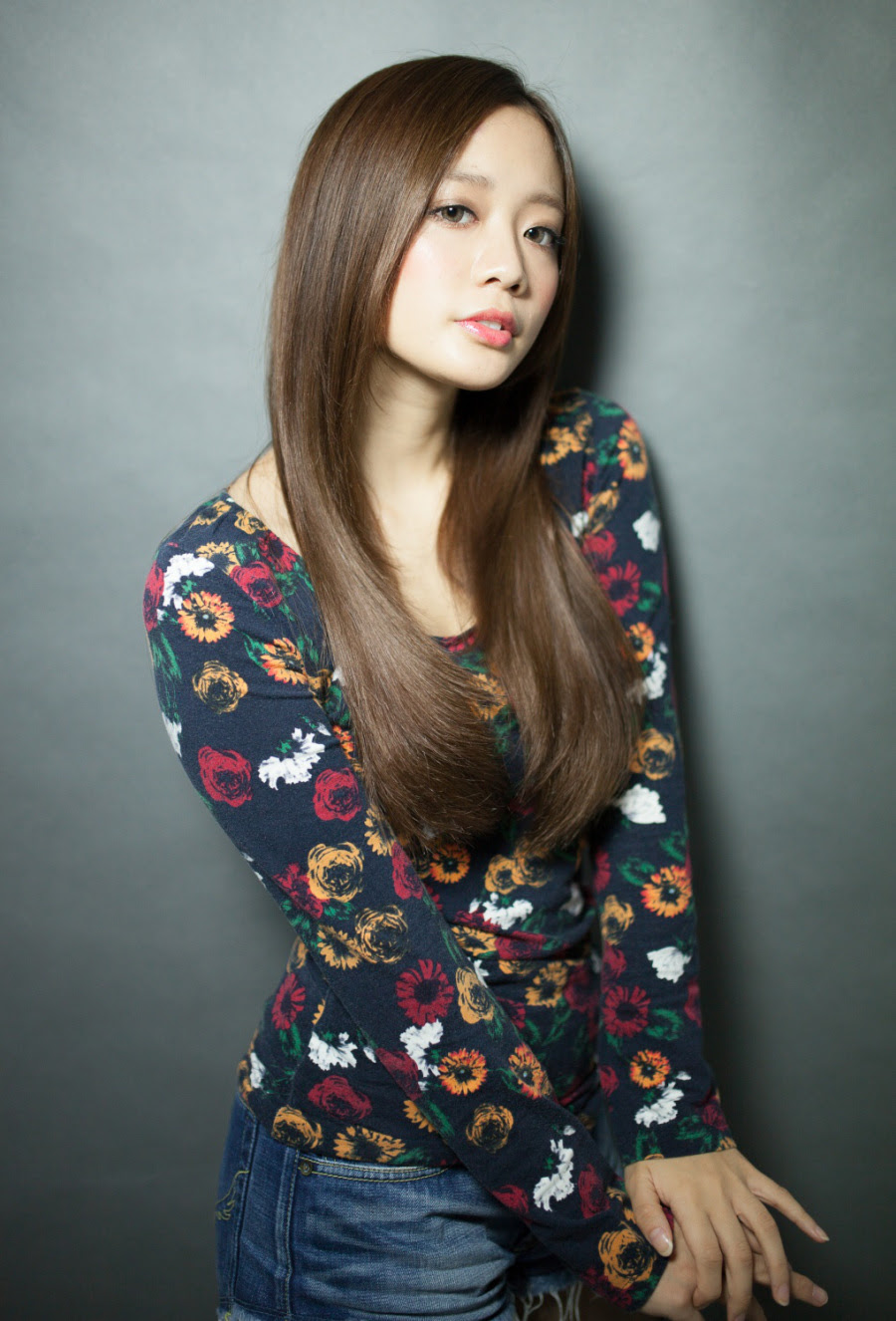 前髪 ストレート 芸能人 Tahmouress Khakwani