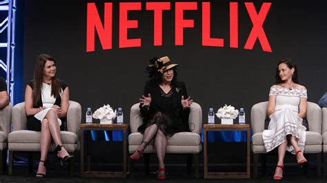gilmore girls creator stars talk returning  stars