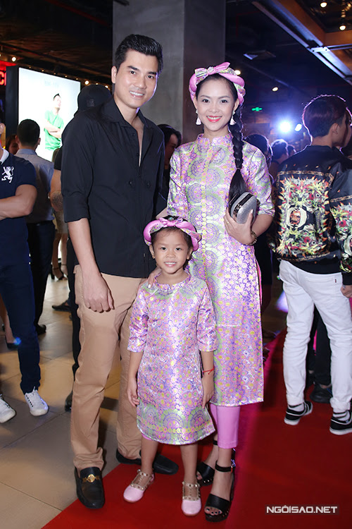 thien-bao-dua-vo-moi-cuoi-di-xem-phim-5