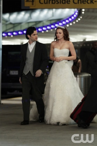 "THE BACKUP DAN" GOSSIP GIRL Pictured (L-R)   Penn Badgley as  Dan Humphrey and Leighton Meester as Blair Waldorf  PHOTO CREDIT:  GIOVANNI RUFINO/THE CW &copy; 2011 THE CW Network, LLC.  All Rights Reserved.
