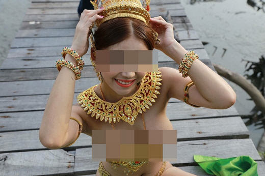 ถ่ายแบบเปลือย