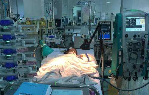 Bệnh nhi trải qua nhiều lần ngưng tim. Ảnh: T.T