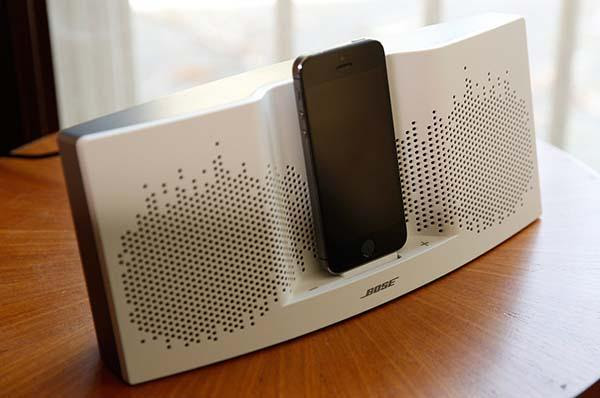 Bose SoundDock XT Dock Speaker for iPhone and iPod with