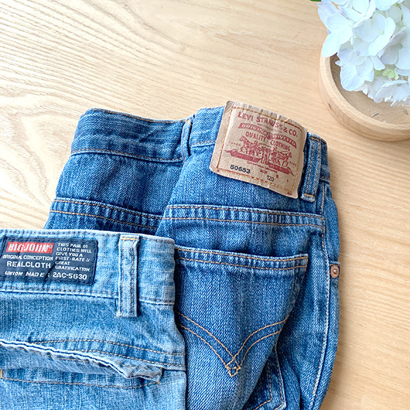 服リメイク 男の子からお下がりのデニムをもらったので100円ショップのワッペンで女の子用にリメイクしてみる 生地屋ぬのとくらしと