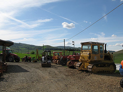 Valle dorata macchine movimento terra
