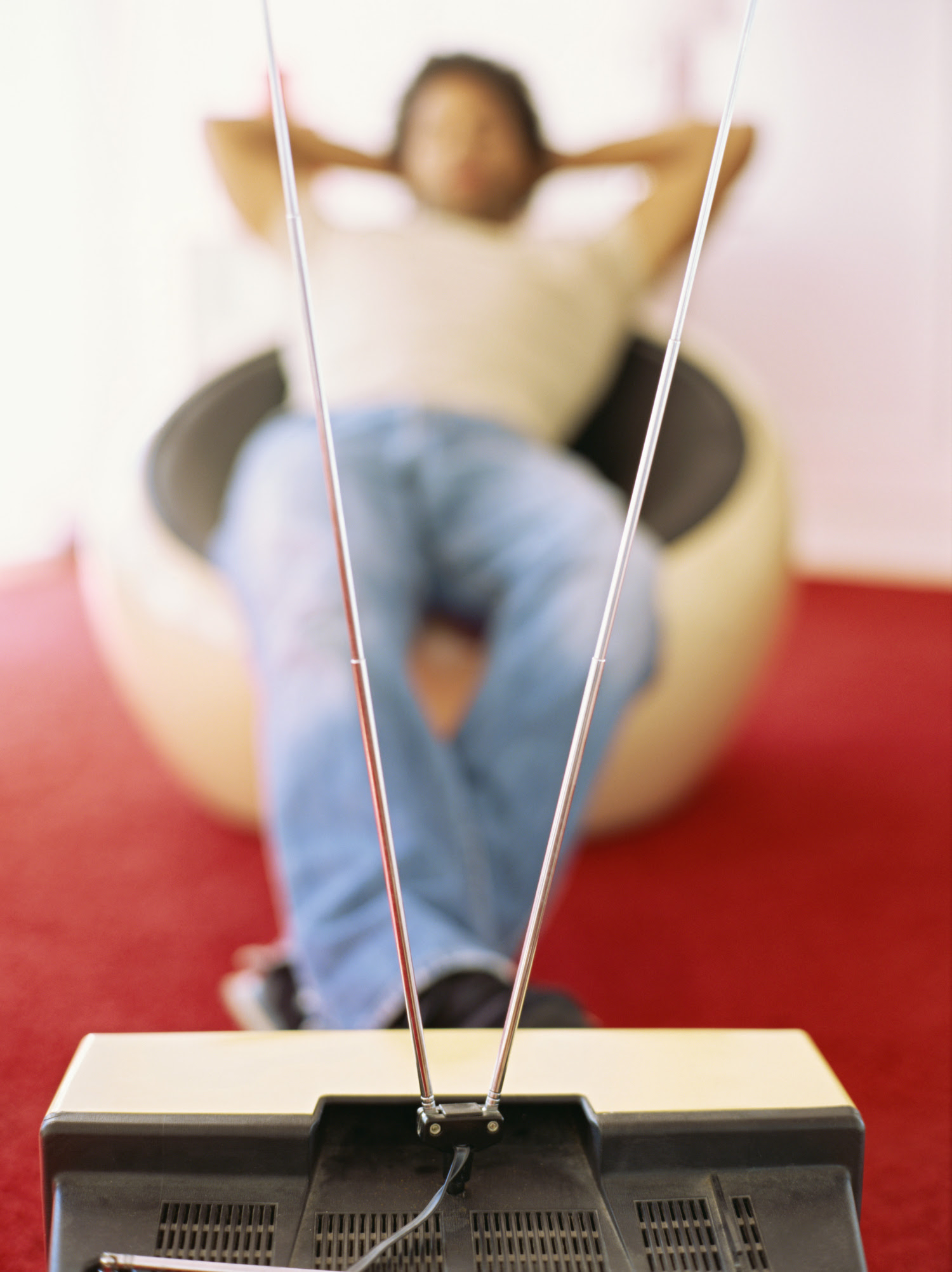 Cómo hacer una antena de TV casera (En 6 Pasos)