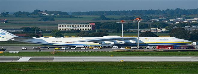 صور: أضخم طائرة فى العالم تتسع لـ 80 سيارة و طائرة بوينغ 