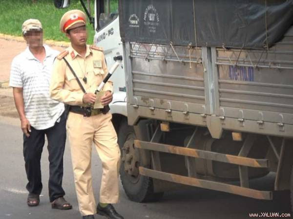 CSGT kiểm tra chớp nhoáng trong 10 giây