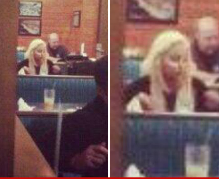1003_amanda_bynes_eating_instagram