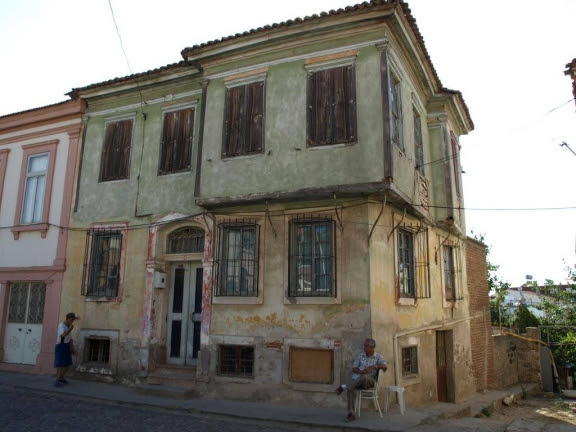 Εικόνα 5: Το σπίτι του Ηλία Βενέζη, στο Αϊβαλί.