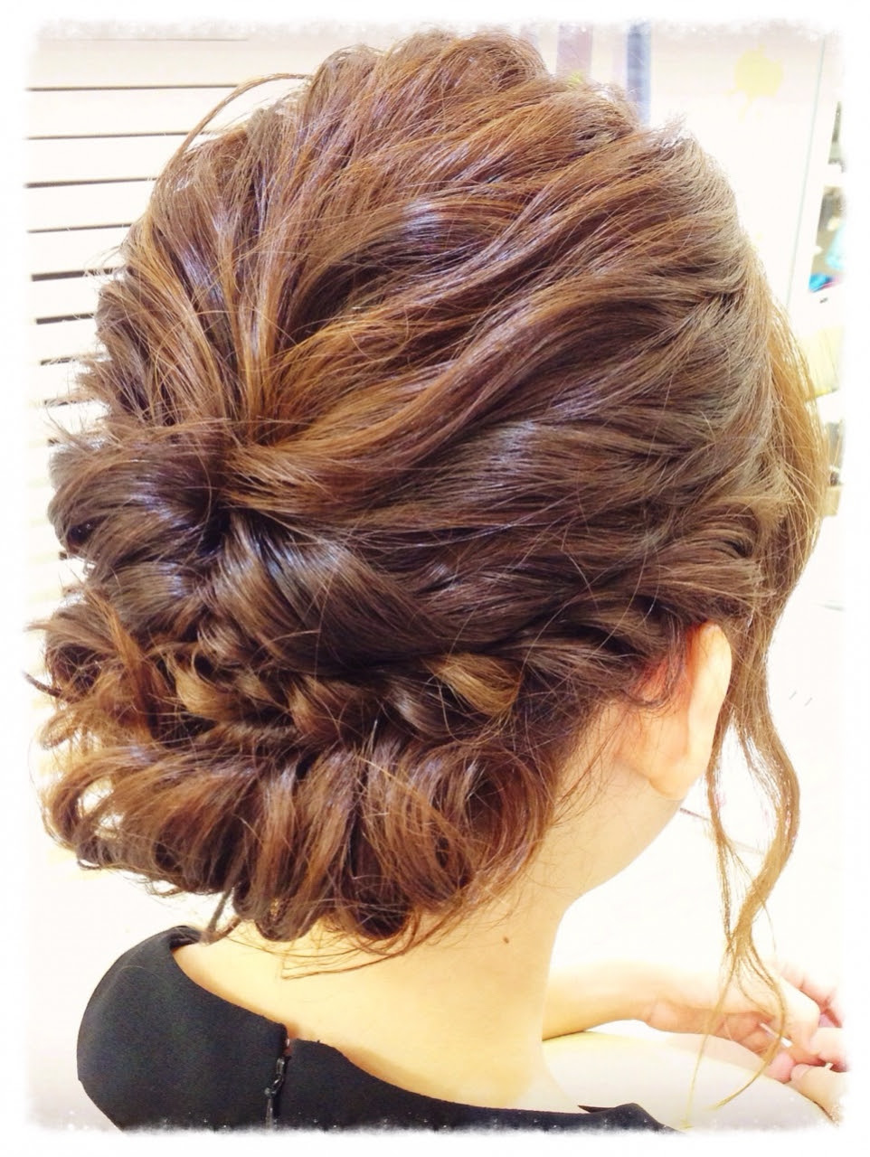 結婚式の髪型 自分で簡単にできる お呼ばれセルフヘアアレンジ5選 Wedding Tips ウェディングのプロが届ける結婚式のアドバイス