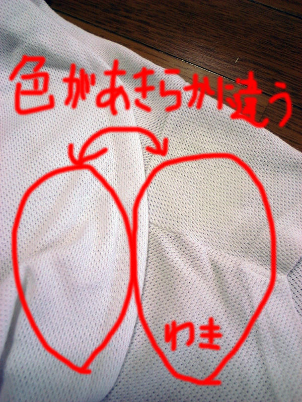 シャツの黄ばみの原因と落とす方法