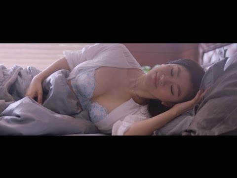 篠原涼子 うっとりするような谷間 披露 トリンプ 天使のブラ スリムライン Cm 16年 夏 篇 Vidoemo Emotional Video Unity
