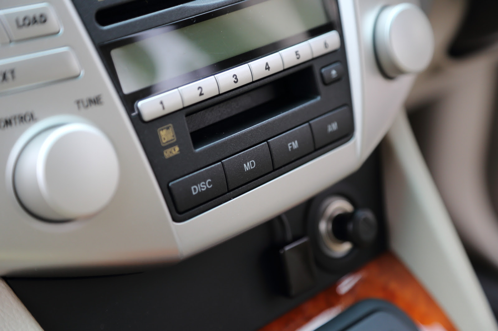 スマホの音楽を車のオーディオで聴く方法 ブルートゥースレシーバー