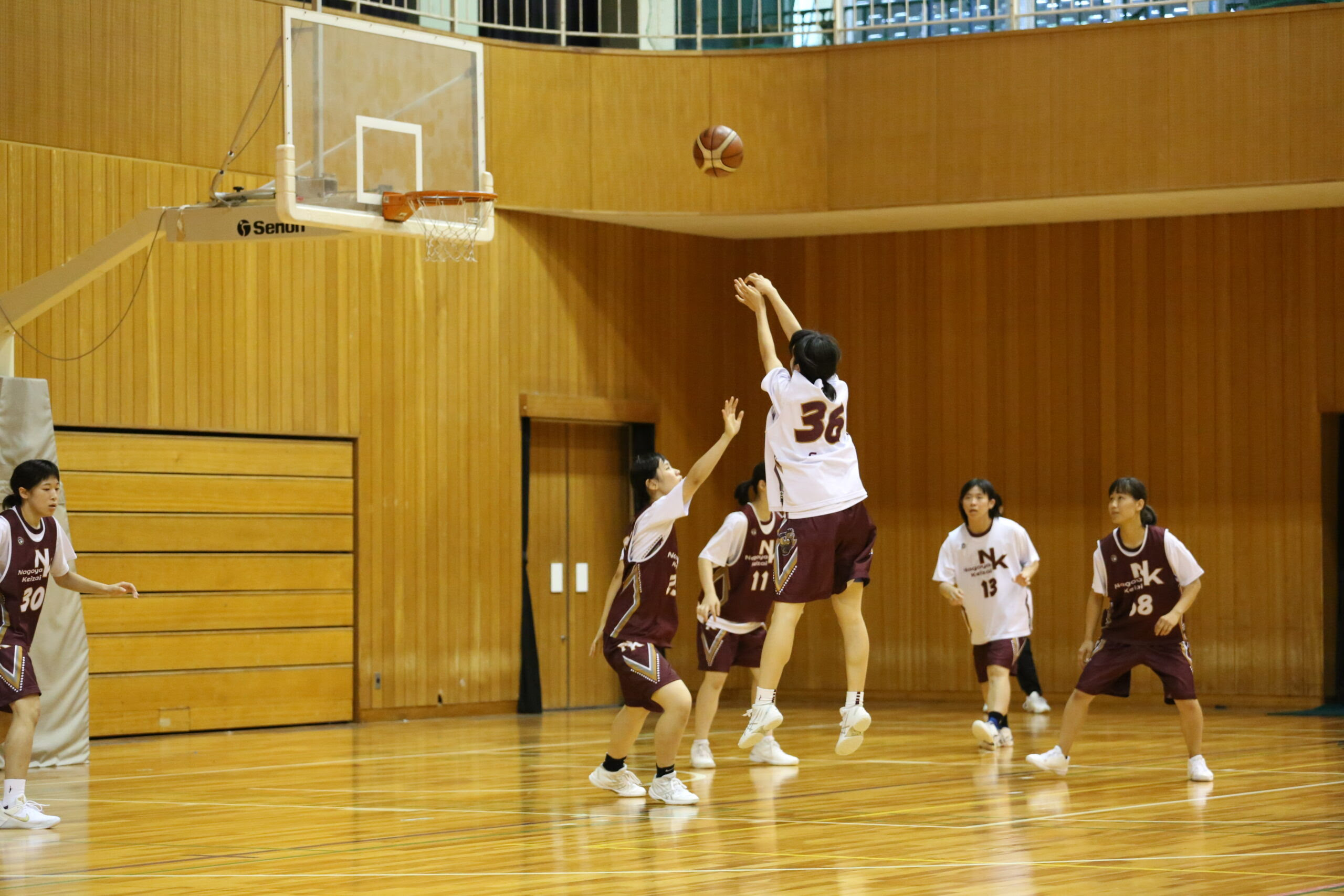 女子バスケ 綺麗なシュートフォームはこう作る 上達のコツを紹介 バスケットボール上達塾 技から練習メニューまで動画でも公開中